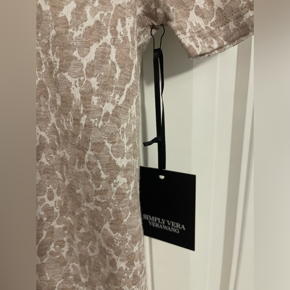 NWT SIMPLY VERA VERAWANG SHORT SLEEVE TEE  cream, tan camo/animal allover‎ print - Picture 3 of 7